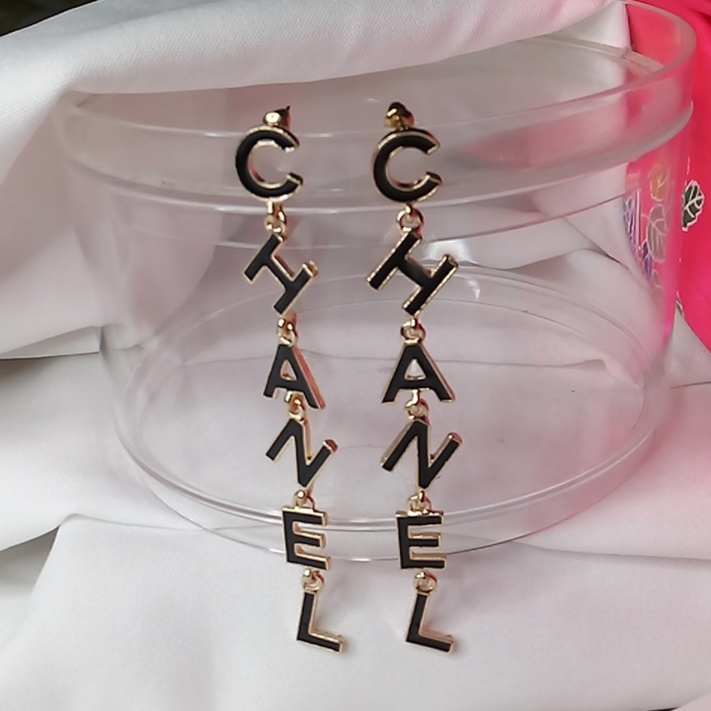 Letter chain dangle earrings